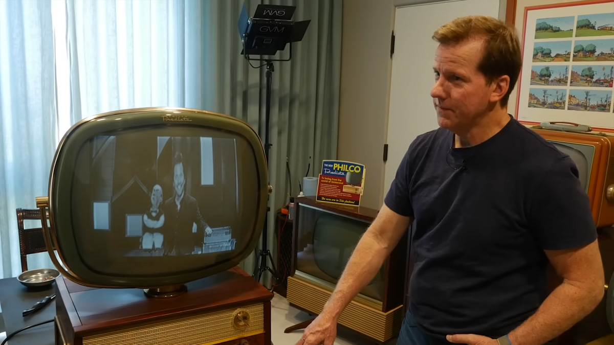 Jeff Dunham next to a Philco Predicta TV