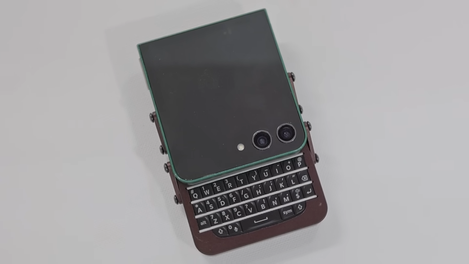 Phonenstien Flips Broken Samsung Into QWERTY Slider