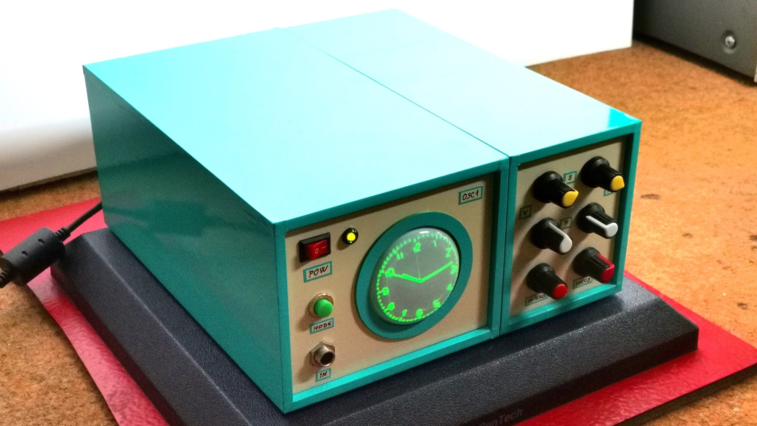 “Simplest” Oscilloscope Is A Cunning Vector Display