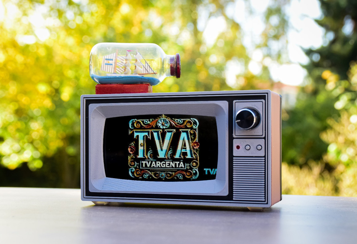 Channel Surfing Nostalgia Machine | Hackaday
