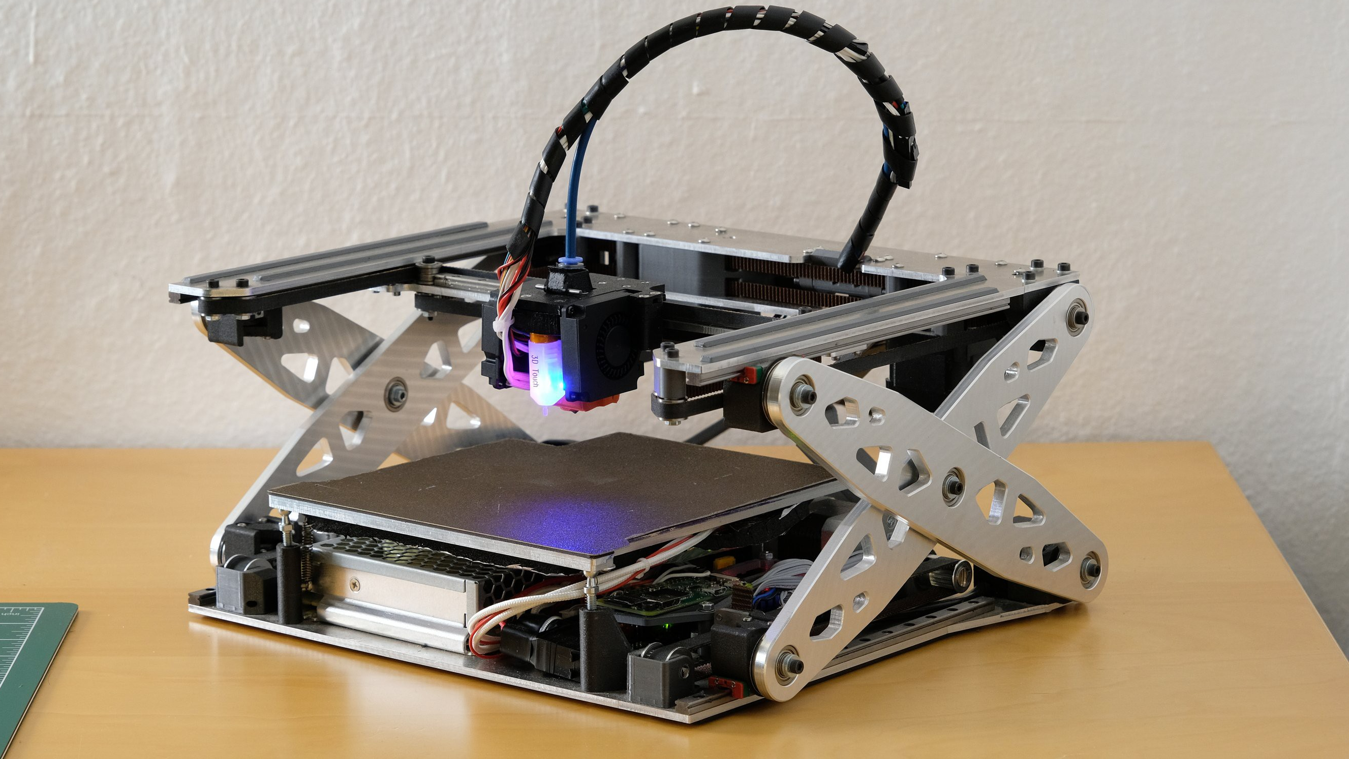 CoreXY 3D Printer Has A Scissor-Lift Z-axis So It Folds Down!