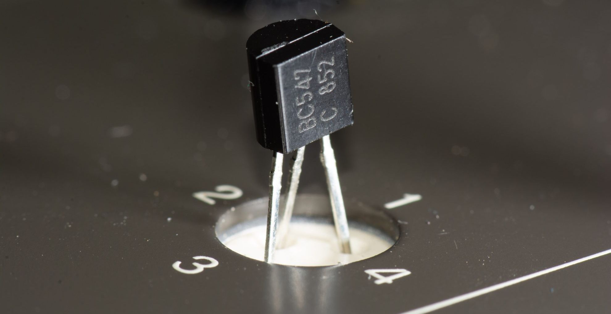Identifying Fake Small-Signal Transistors | Hackaday
