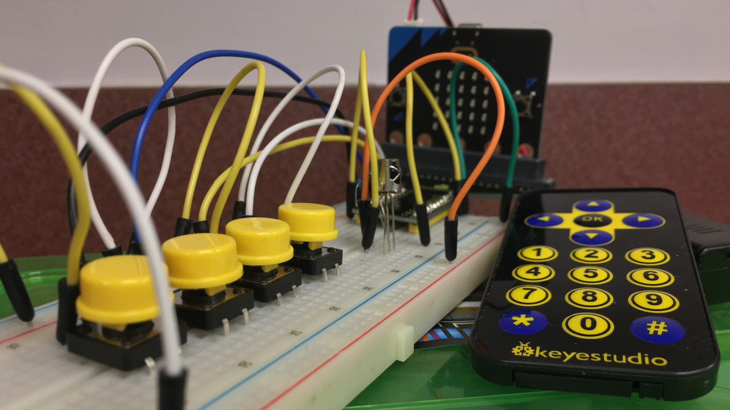 Micro:Bit Gets Pseudo-Polyphonic Sound With Neat Hack