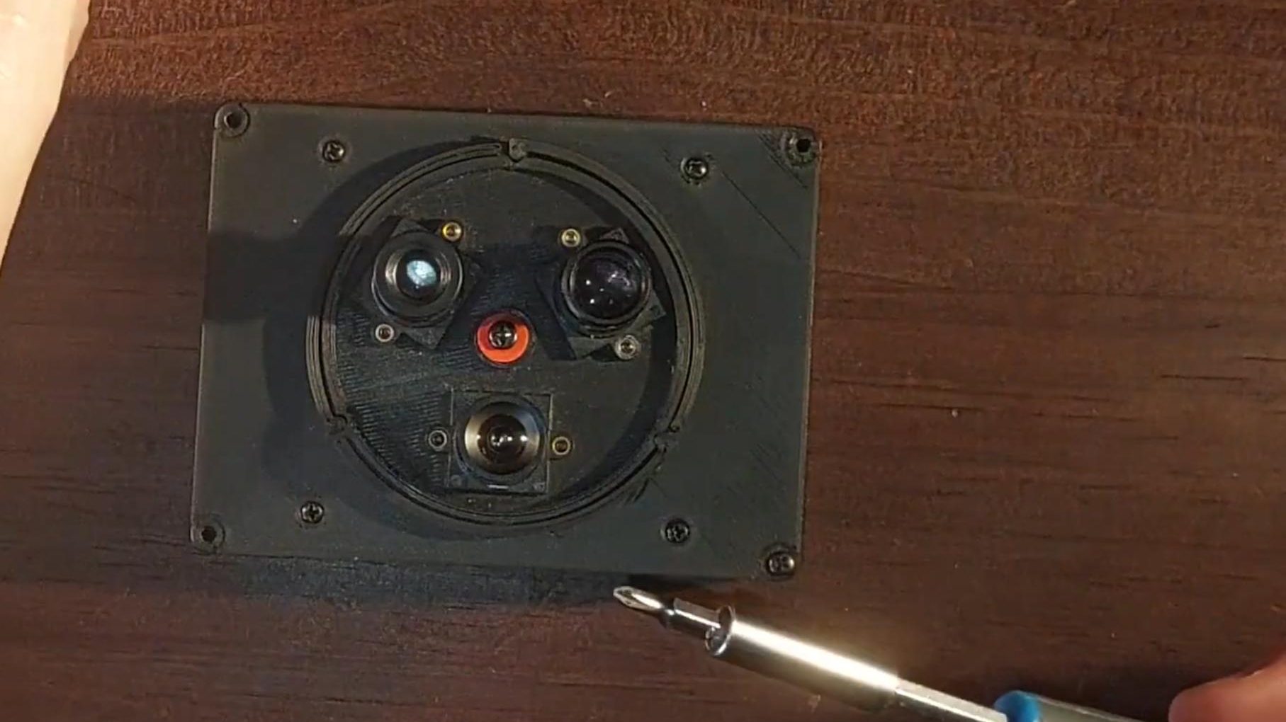 Pi-Powered Camera Turns Heads And Lenses In Equal Measure