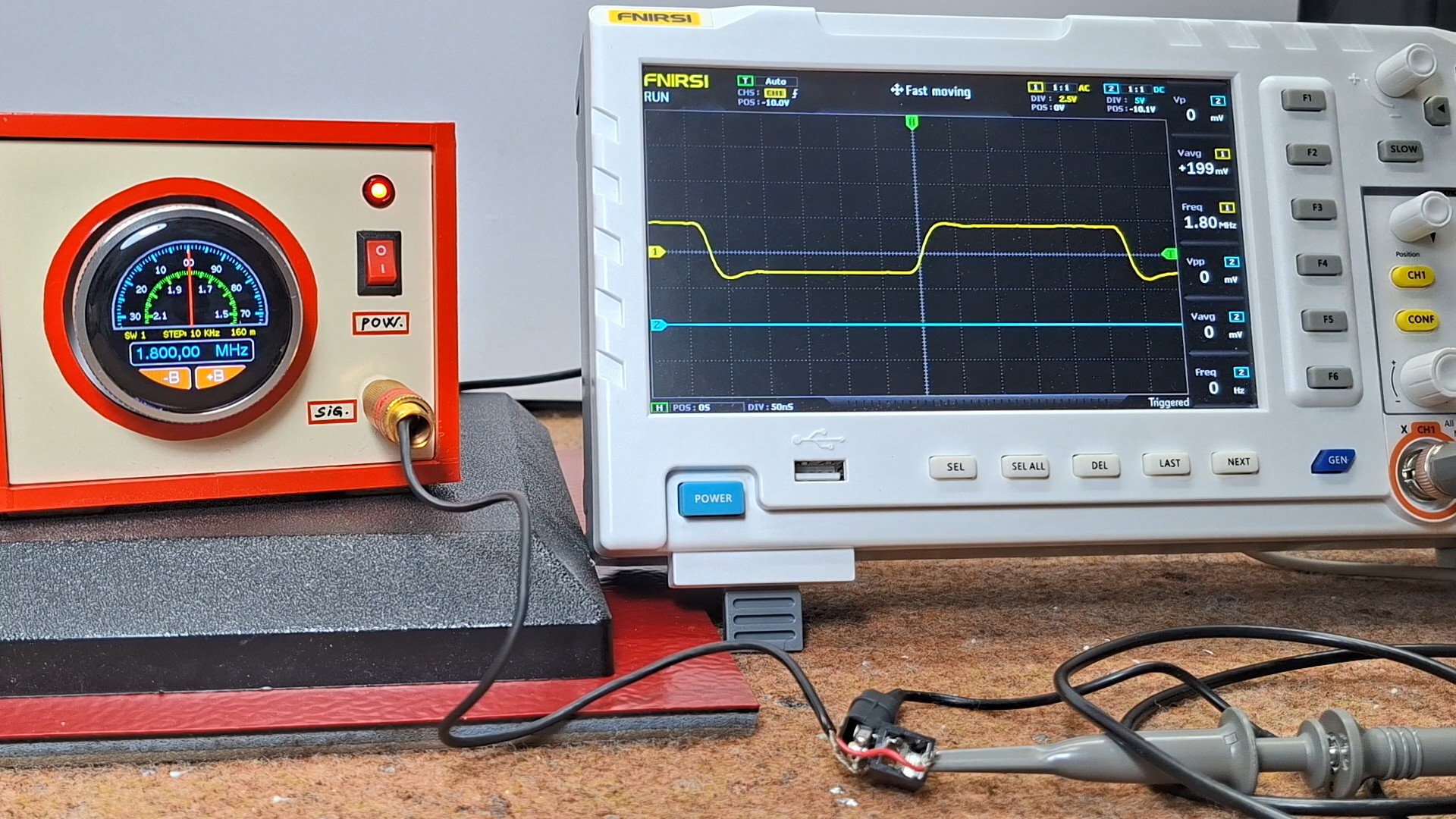Retro Style VFO Has Single-Digit Parts Count