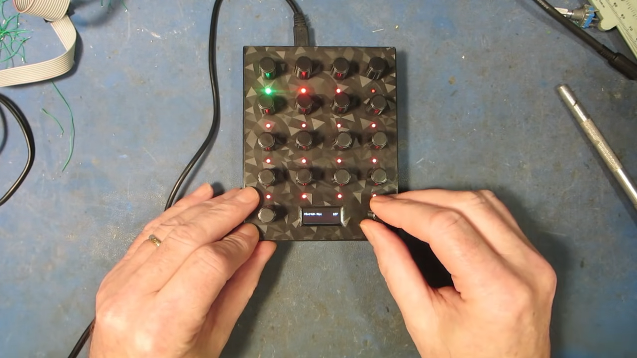 Wireless MIDI Controller Has Lots Of Knobs